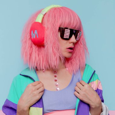 En az pop sanat tarzı. Yaratıcı Dj kız.