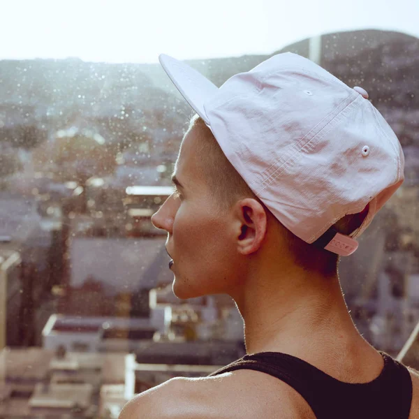 Girl in a stylish cap. Urban Tomboy style fashion vibes — Stock Photo, Image