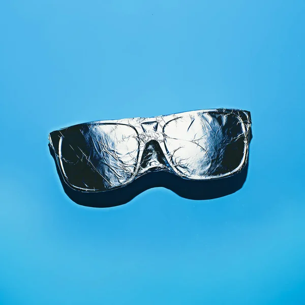 Glasses in aluminum foil. Stillife — Stock Photo, Image