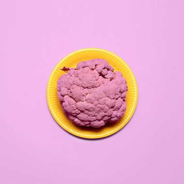 Karnabahar pembe boya gerçeküstü minimal sanat Stilfile moda v