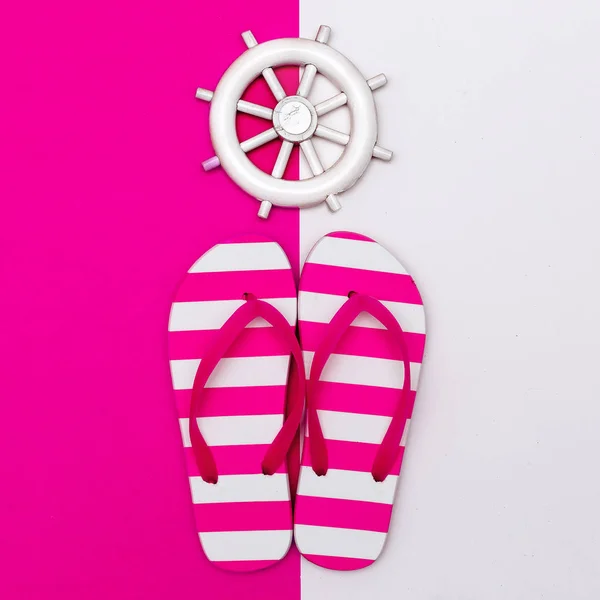 Flip-flops. Sea style. Let's go to the beach. Minimal design — Stock Photo, Image