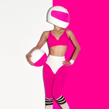 Modeli fitness stil ve moto kask. Minimal sanat yaratıcı