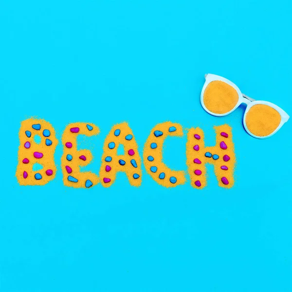 Moda de playa. Accesorios Gafas de sol Arte Mínimo —  Fotos de Stock