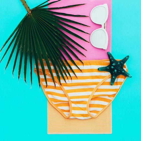 Striped swimsuit and sunglasses. beach minimal — Stock Photo, Image