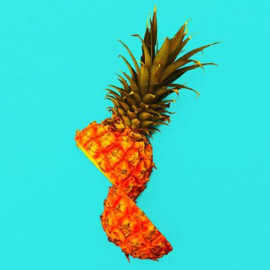 Tropikal tarzı. Yarım bir ananas. Taze en az fikir