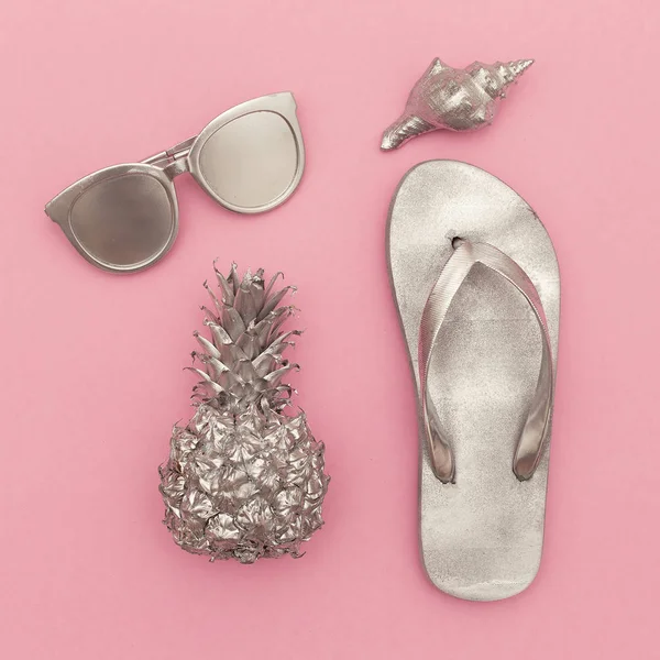 Silver set vacation. Pineapple, sunglasses, beach fashion — Stock Photo, Image