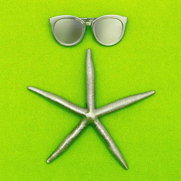 Starfish and sunglasses. Silver. Minimal art — Stock Photo, Image