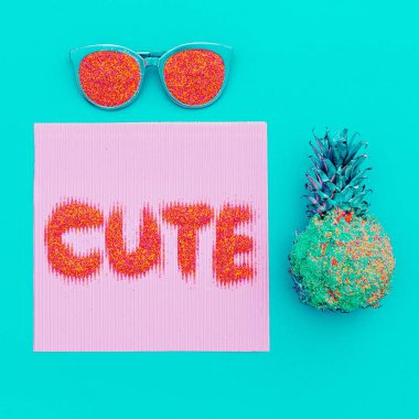 Şirin trendy minimal sanat. Gözlük ve ananas.