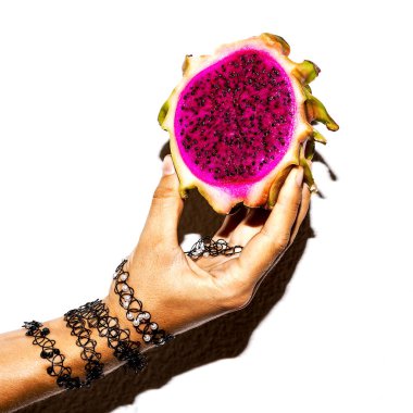 Dragon meyve ve bilezik aksesuarları. Minimal sanat tasarım