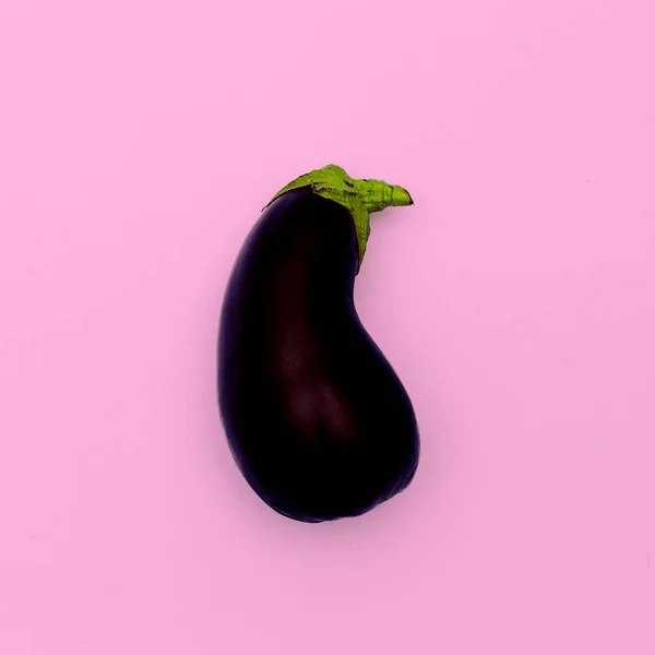 Eggplant. Raw food. Minimal design art — Stock Photo, Image