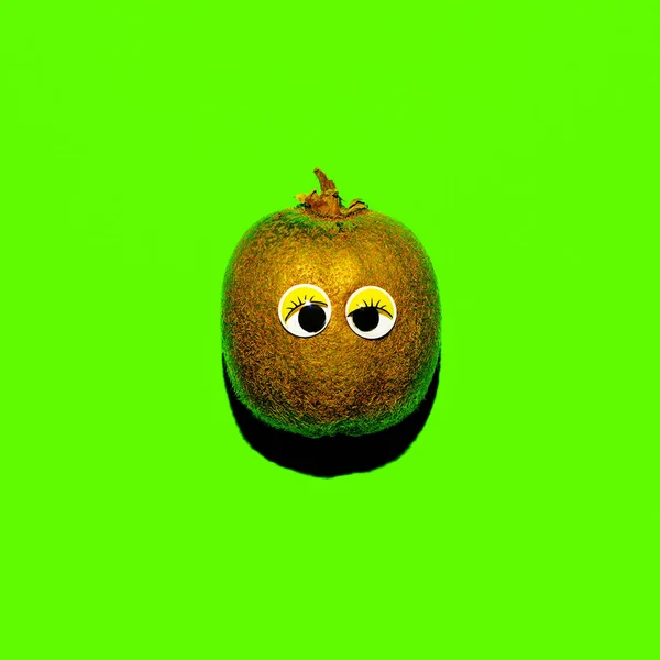 Kiwi aux yeux drôles Style minimaliste végétalien — Photo