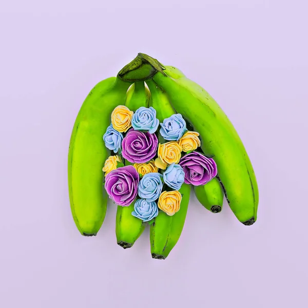 Bananes avec fleurs art surréaliste — Photo