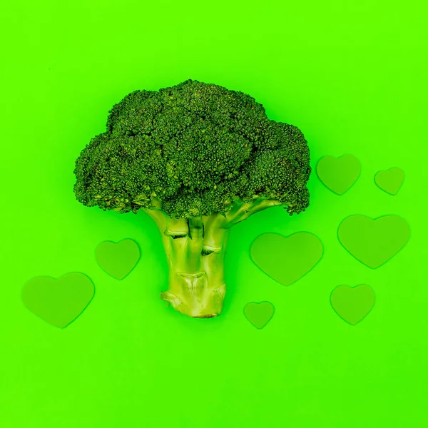 Chou brocoli et coeurs. Amour Raw art minimal — Photo