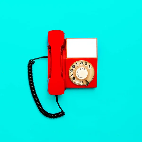 Rotes Telefon. Minimales Design — Stockfoto