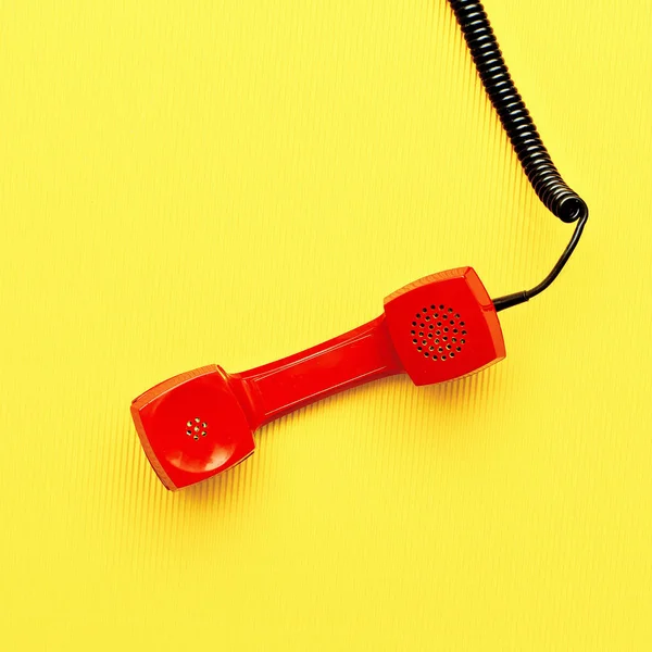 Minimalistyczny projekt artystyczny Vintage czerwony telefon — Zdjęcie stockowe