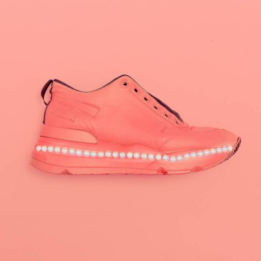 Platform Ayakkabı. Minimal tasarım