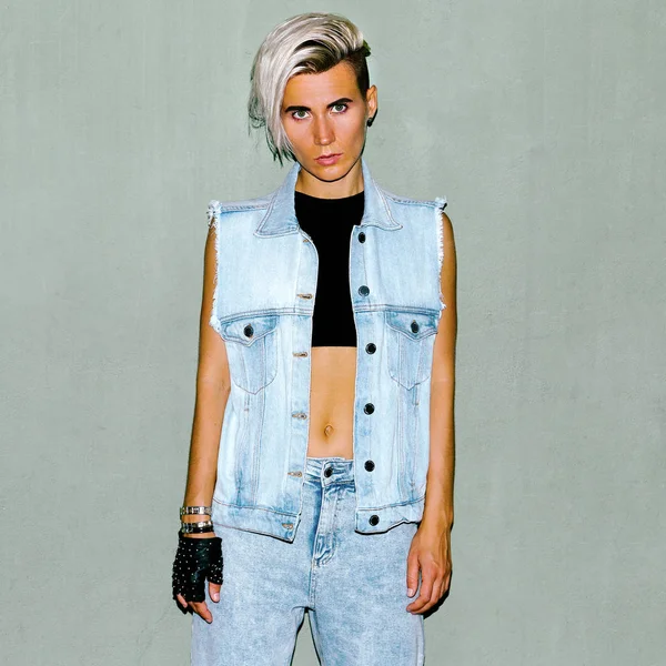 Şık kot elbise kız Tom çocuk. Moda kıyafet