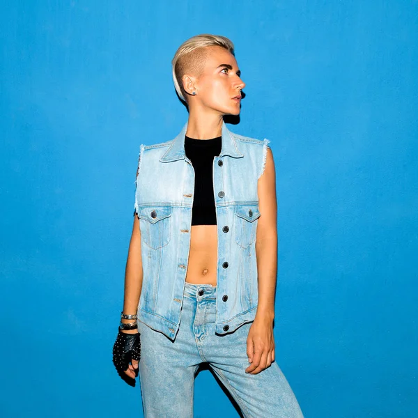 Şık kot elbise modeli Tom çocuk. Moda kıyafet