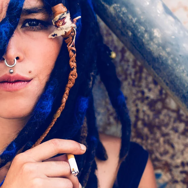 Girl Urban rastaman style with a cigarette and dreadlocks — Stock Photo, Image