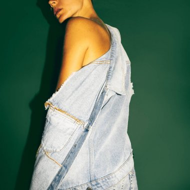 şık denim ceket kız kıyafeti