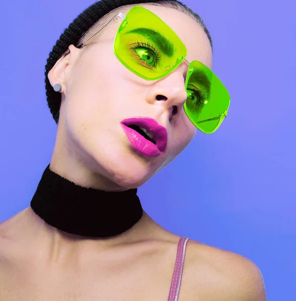 Erkek Fatma seksi Model şık renkli Güneş gözlükleri ve bere 