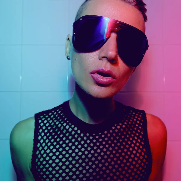 Tomboy Sexy Girl with short hair and luxury sunglasses. Fashion — Stock Photo, Image