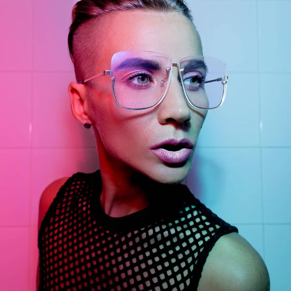 Tomboy Sexy Girl with short hair and luxury glasses. Fashion Par — Stock Photo, Image