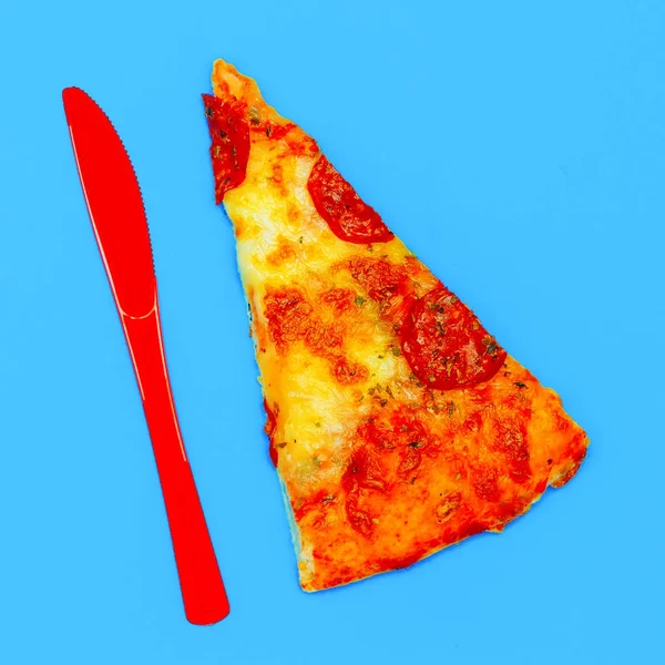 Slice of pizza. Fast Food Art Flat lay minimal — Stock Photo, Image