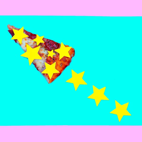 Plak van pizza. Voedsel-Art. Plat lag minimale concept. Candy kleuren — Stockfoto