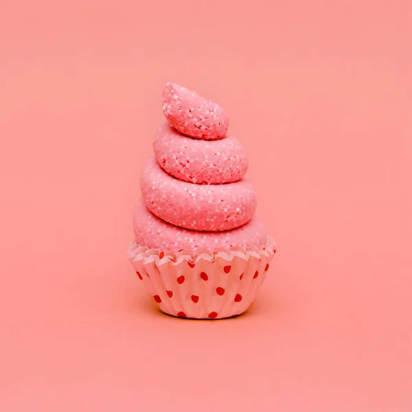 Pastel rosa. De humor rosa. Concepto de caramelo mínimo — Foto de Stock