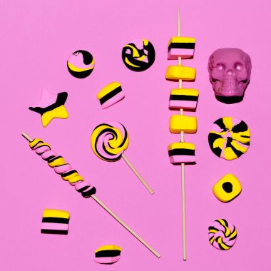 Tatlı moda arka plan. Pembe vibes. Şeker en az Flatlay sanat