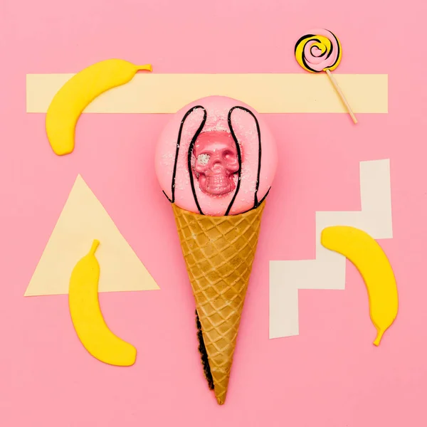 Süße Mischung. Totenkopf-Mode-Donut. Süßigkeiten minimale Flatlay-Kunst. — Stockfoto