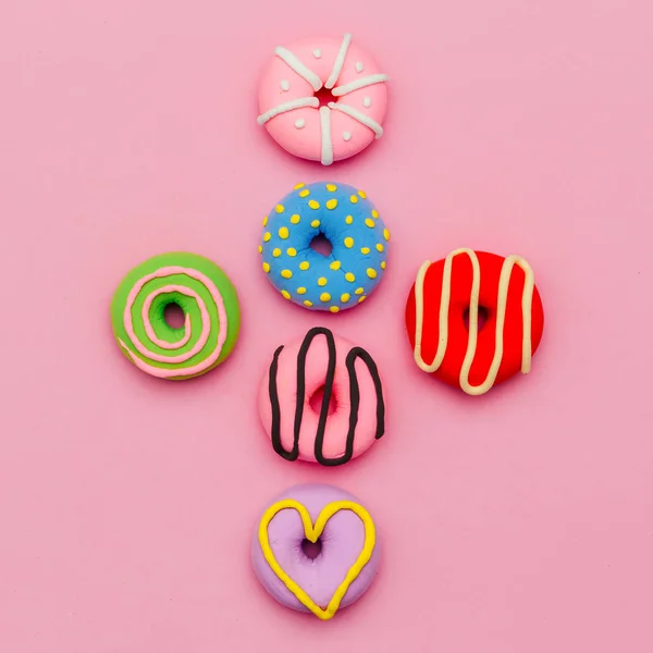 Set de Donuts de Moda. Caramelo rosado arte plano mínimo . — Foto de Stock