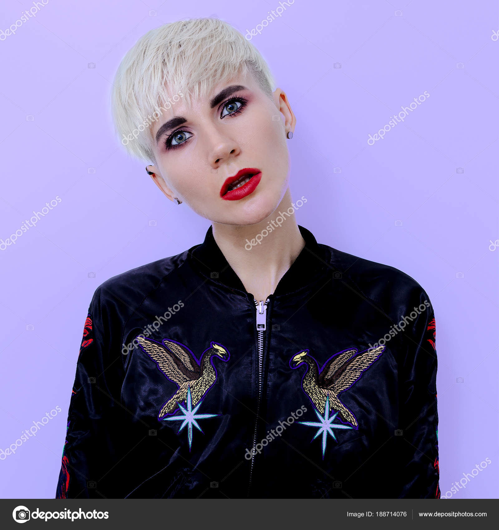 Blonde Model Z Fryzury Krótkie Włosy Trendy Mody Zdjęcie Stockowe