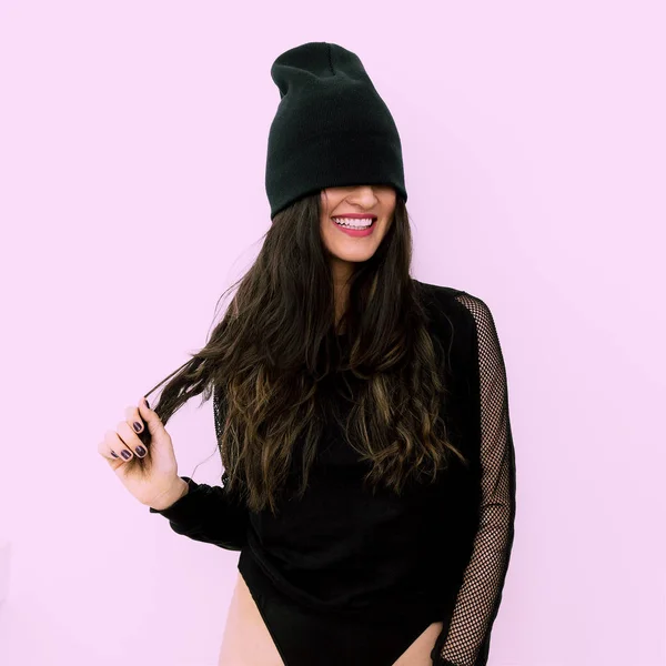Brunette Model in black stylish body and beanie cap. Playful fas — Stock Photo, Image