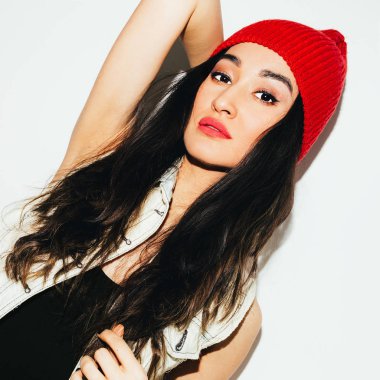 Esmer modeli moda beanie Cap. Kentsel tarzı