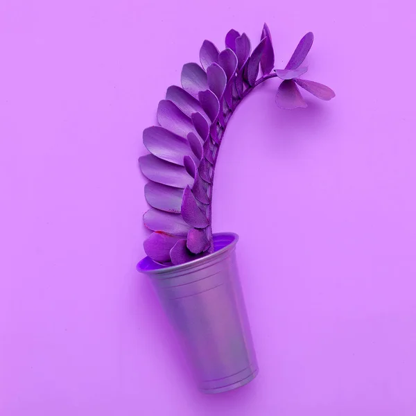 紫色棕榈艺术。最小的时装设计 — 图库照片