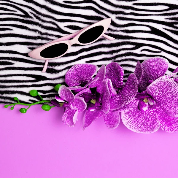 Fashion roze zonnebril. Stijlvol accessoireconcept. — Stockfoto