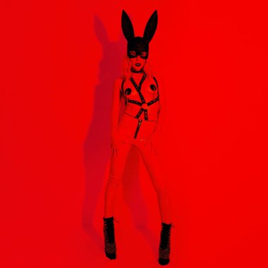 Güzel baskın bdsm kız moda makyajlı cazibeli leat