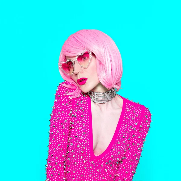 Disco mode dame. Roze retro vibes. Clubbing glamour stijl — Stockfoto