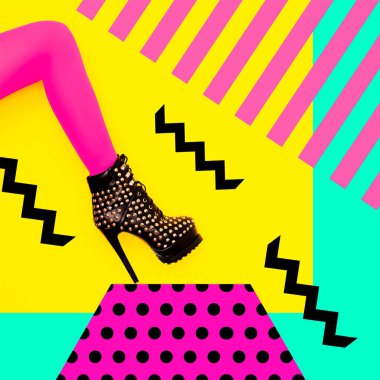  Yüksek topuklu kadın seksi botları. Geometri sanat kolajı. Çök