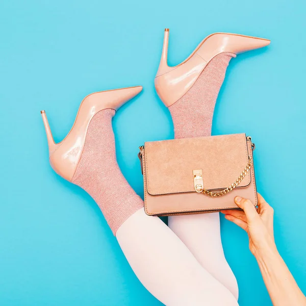 Stylish lady shoes and accessory clutch. — 스톡 사진