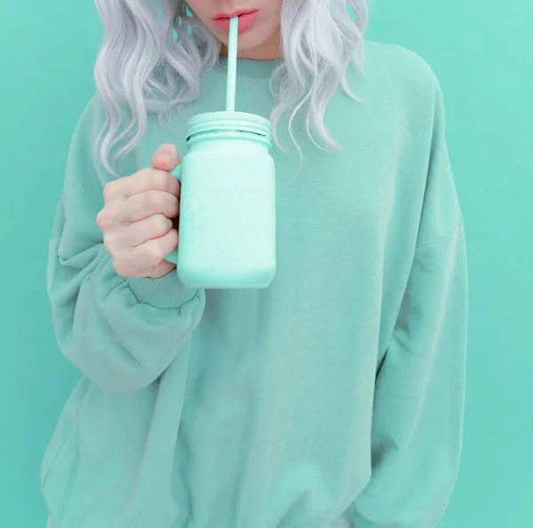 Aesthetic Girl Stylish Mint Clothing Fresh Smoothie Pastel Monochrome Colours — Stock Photo, Image