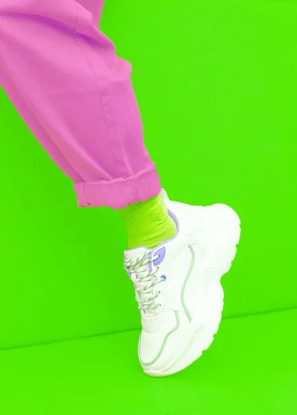 Moda Ayakkabıları Spor Ayakkabılar Asgari Estetik Monokrom Tasarımı Moda Renkleri — Stok fotoğraf