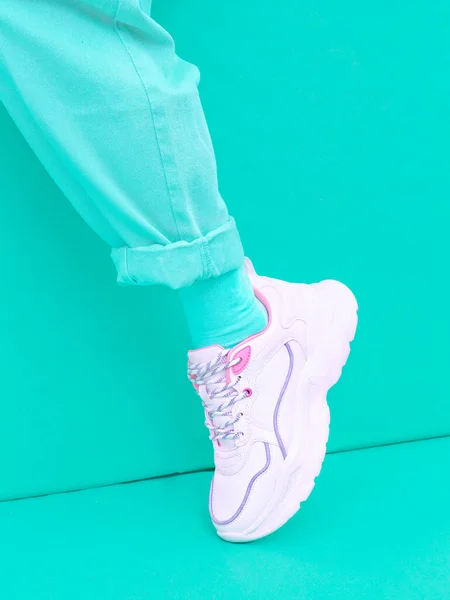 Mode Sneakers Skor Minimal Monokrom Design Aqua Menthe Estetik — Stockfoto