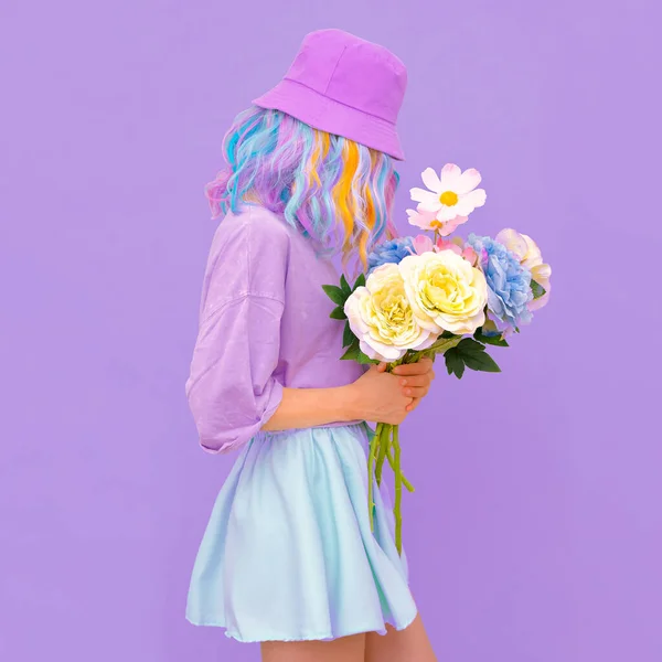 バニラ夏の女の子の花です ロマンチックな波が吹いている モノクロームの色トレンド — ストック写真