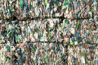 plastik şişe atık basıldığında