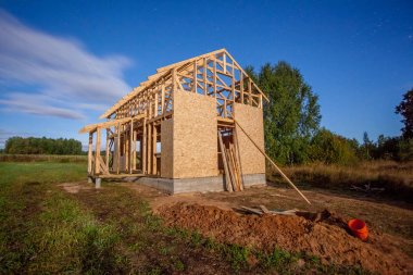 çerçeve ev yapım aşamasında Köyü