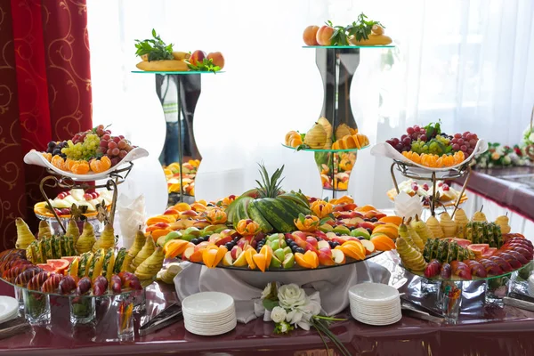 Table aux fruits exotiques — Photo