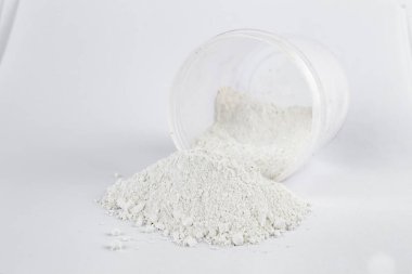 Beyaz bir arka plan üzerinde beyaz pigment